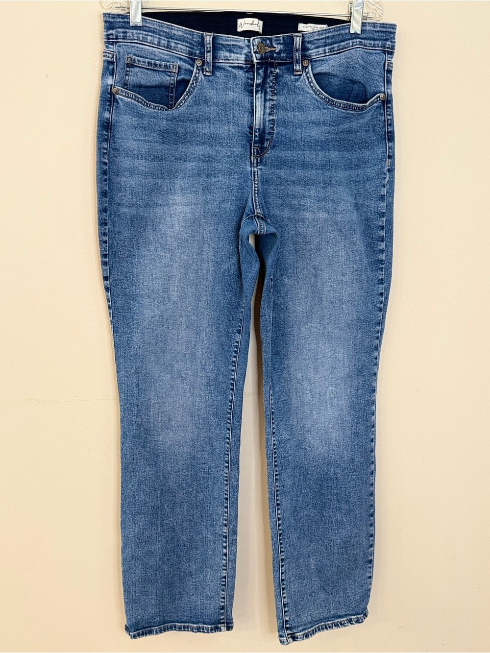 Wonderly Mid Rise Straight stretchy jeans medium wash 14R